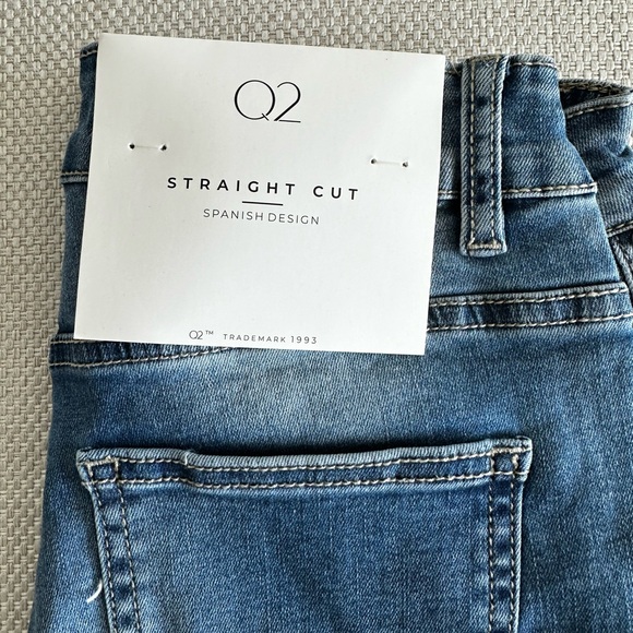 Women's Blue Jeans with Pearl Detailing - Picture 3 of 5